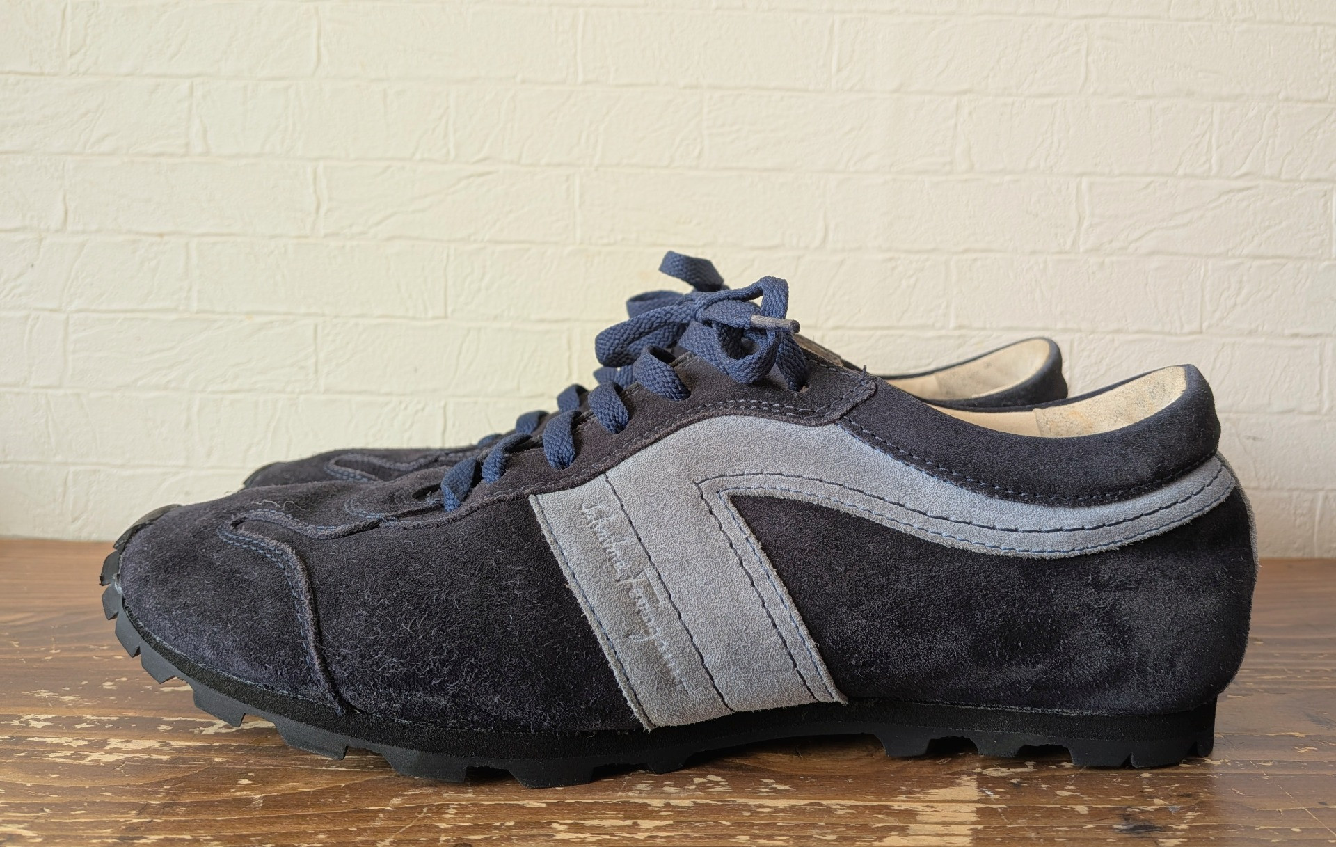 フェラガモ スニーカーのソール交換｜VIBRAM#298C PREDATOR-2＋6mmEVA