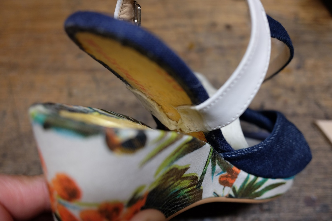 ストラップ固定