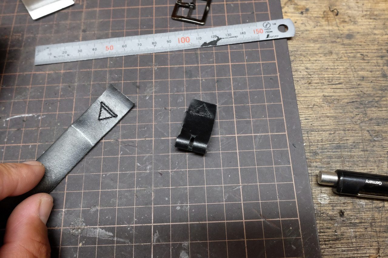 バックベルトをカットしました