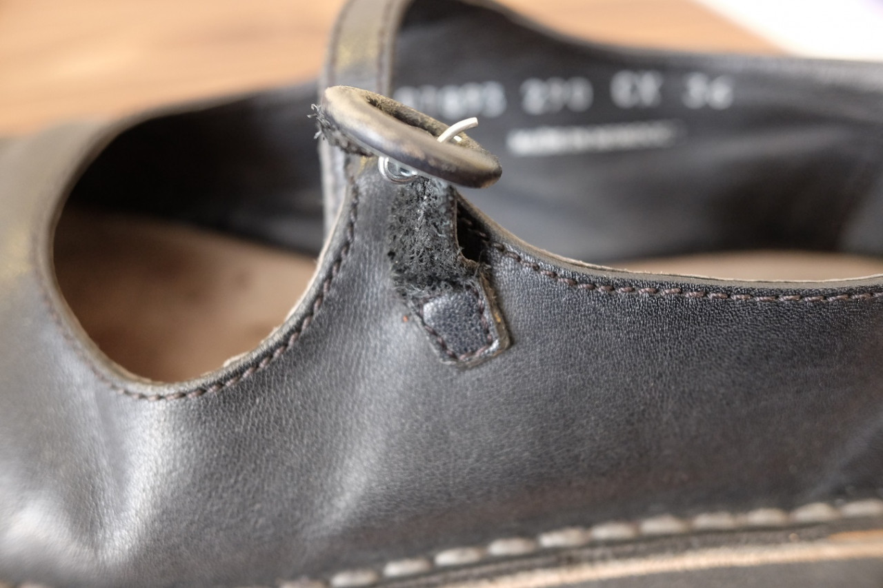 縫い目から裂けた根革を交換