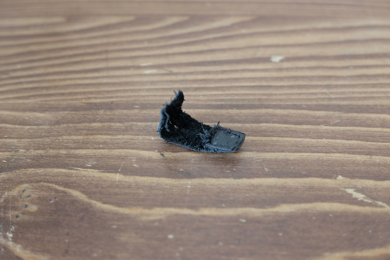 裂けた根本部分を取り外しました