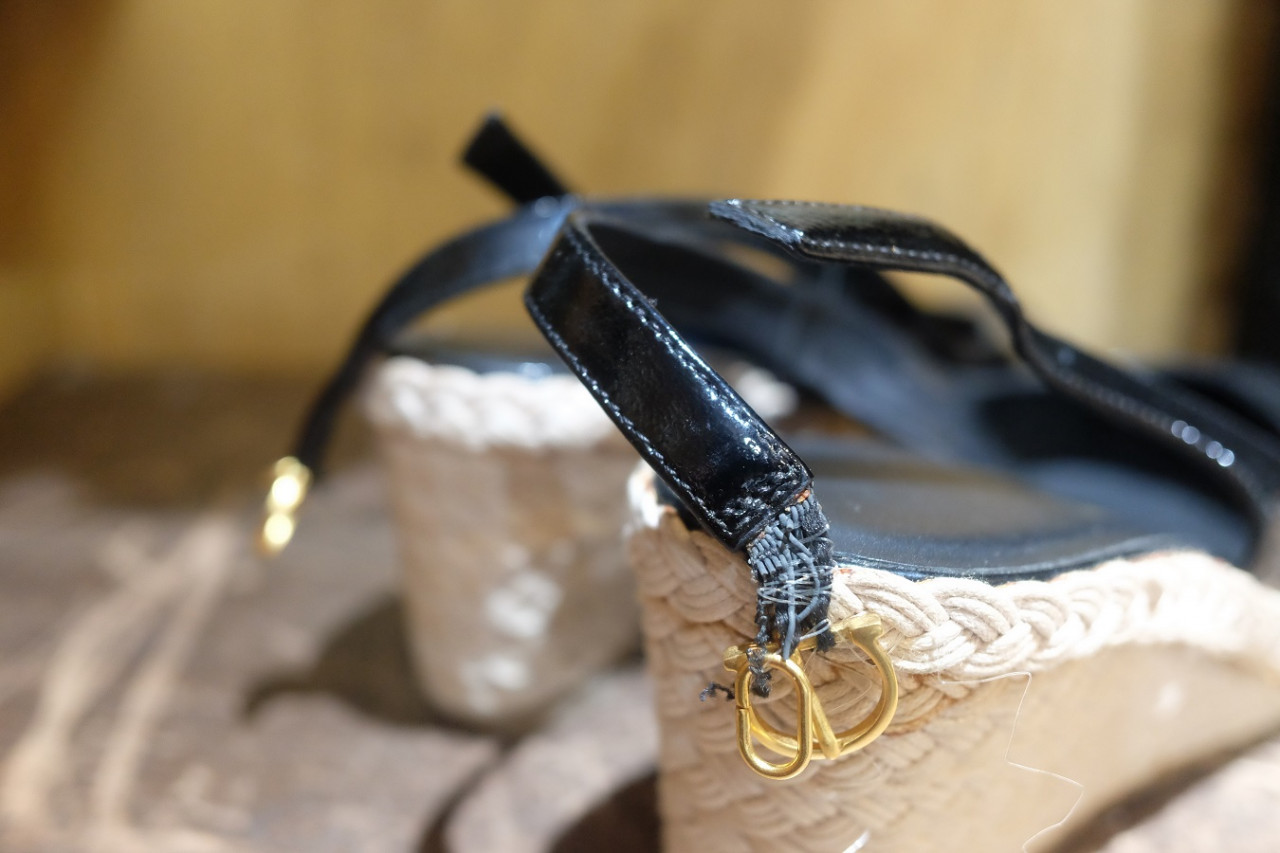 伸びて切れたストラップのゴム交換