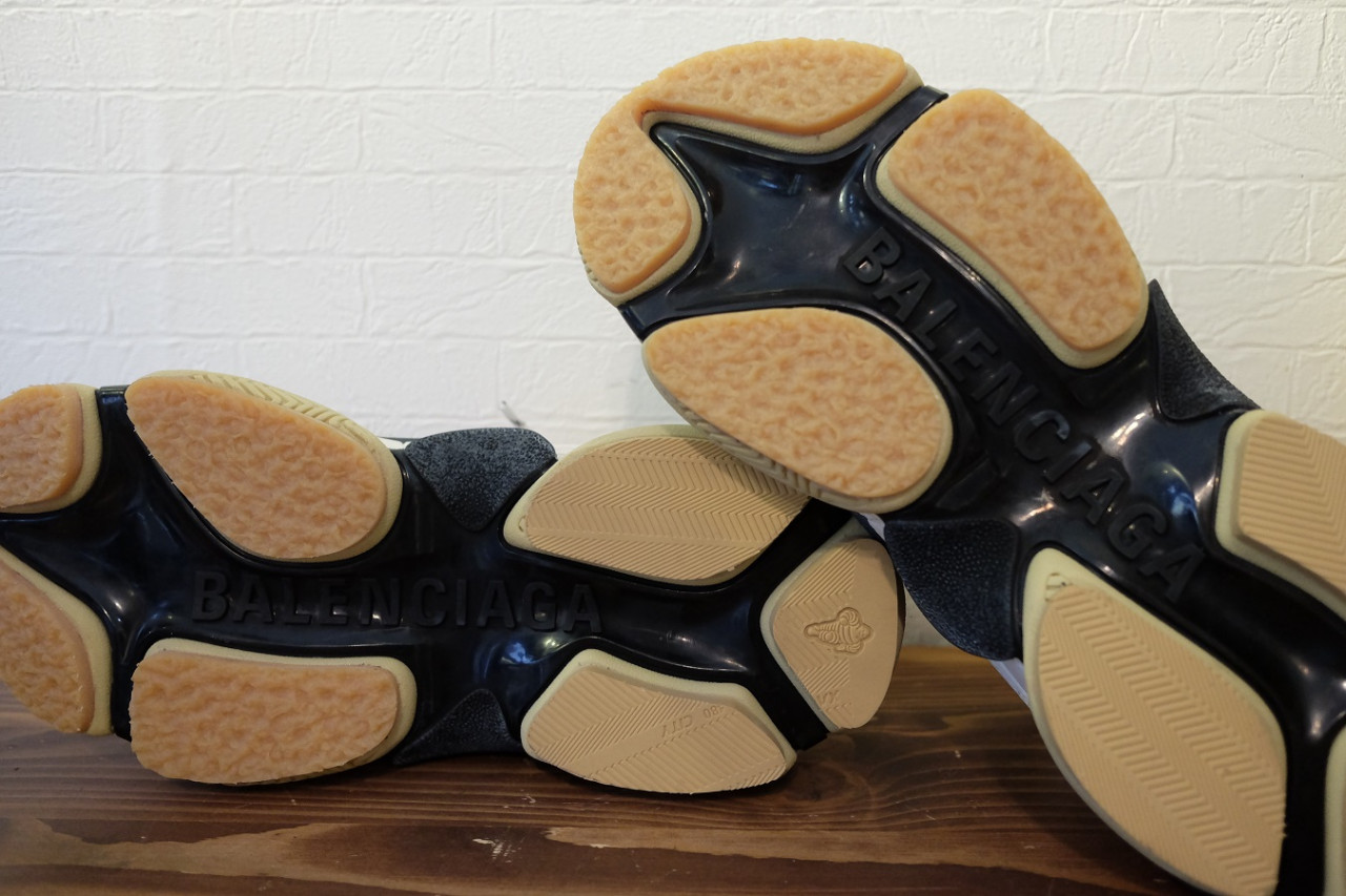 バレンシアガ トリプルSのソール補強