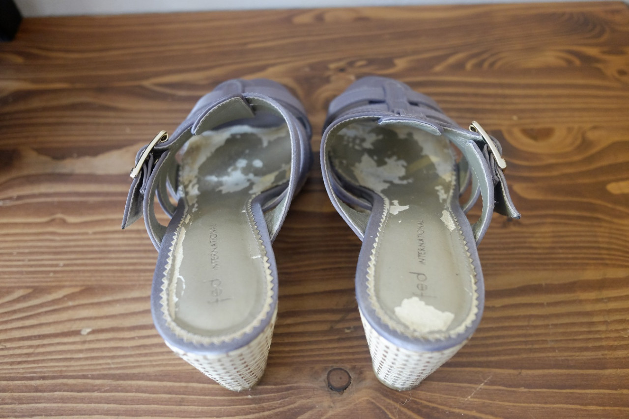 劣化した合成皮革の中敷き交換