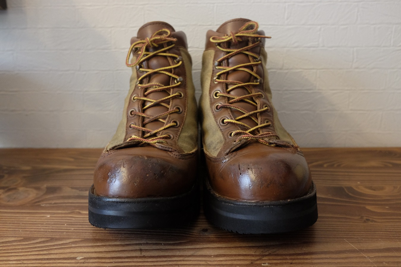 ダナーライト 真正面の写真