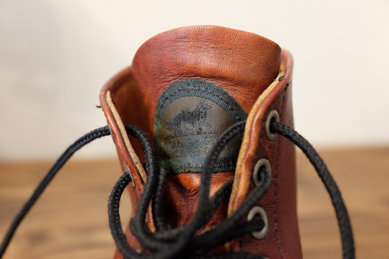 レッドウイング 半円犬タグ