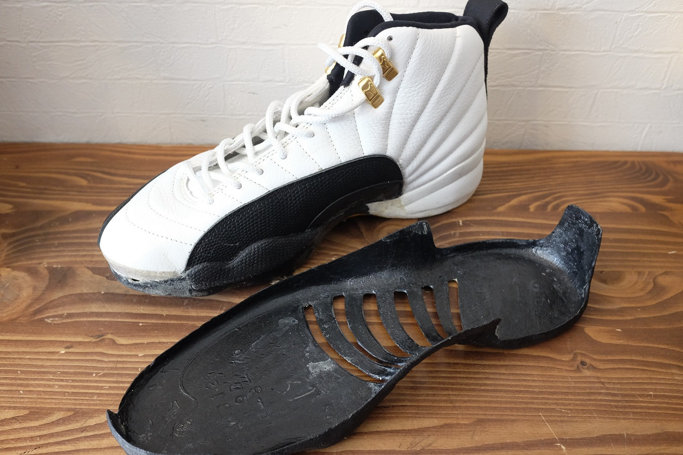 ナイキエアジョーダン｜剥がれた靴底の接着修理
