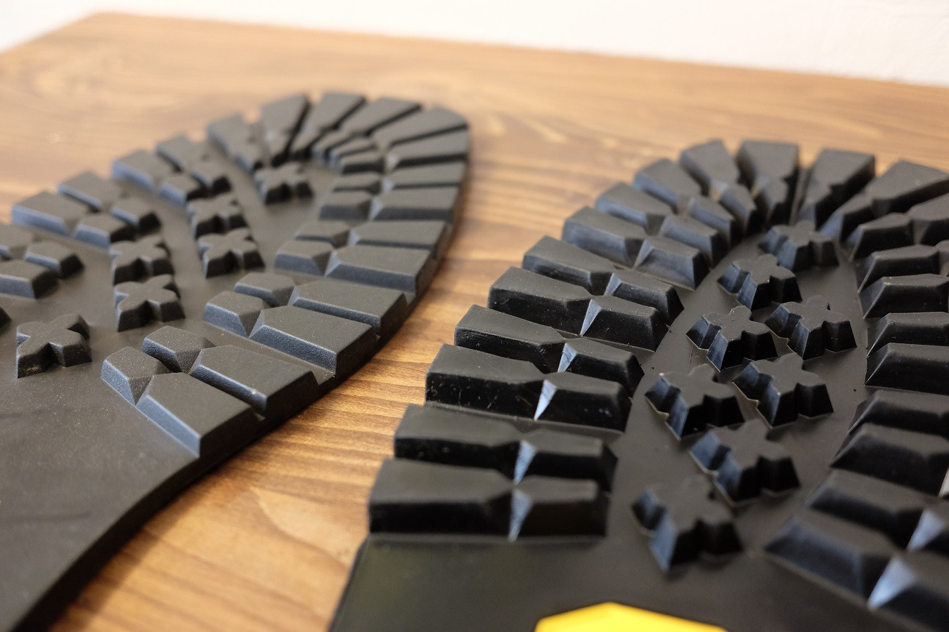 凹凸の深さが違い