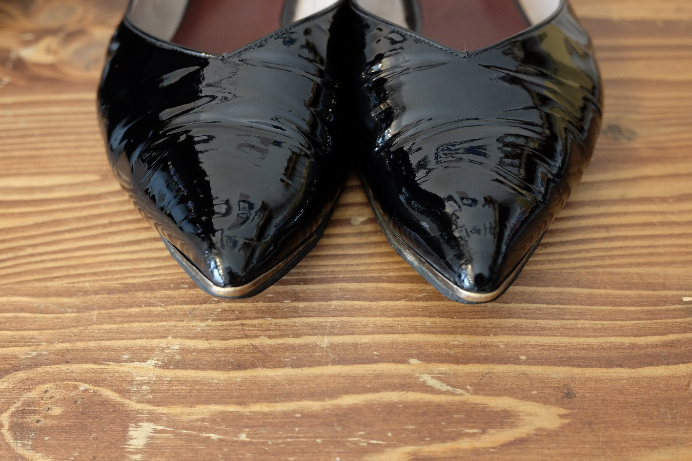 エナメルのつま先のキズ補修