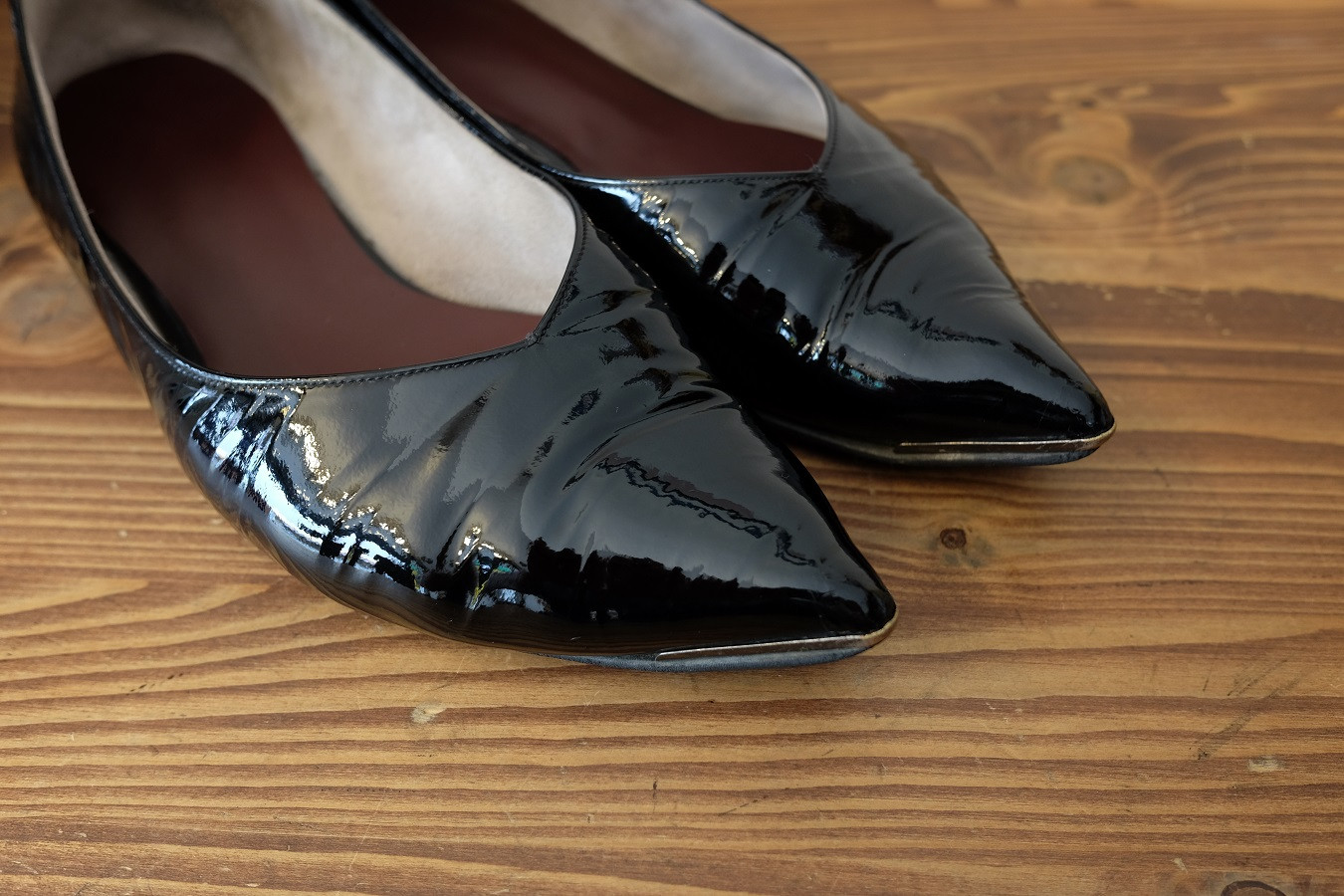光沢が蘇ったエナメルパンプス