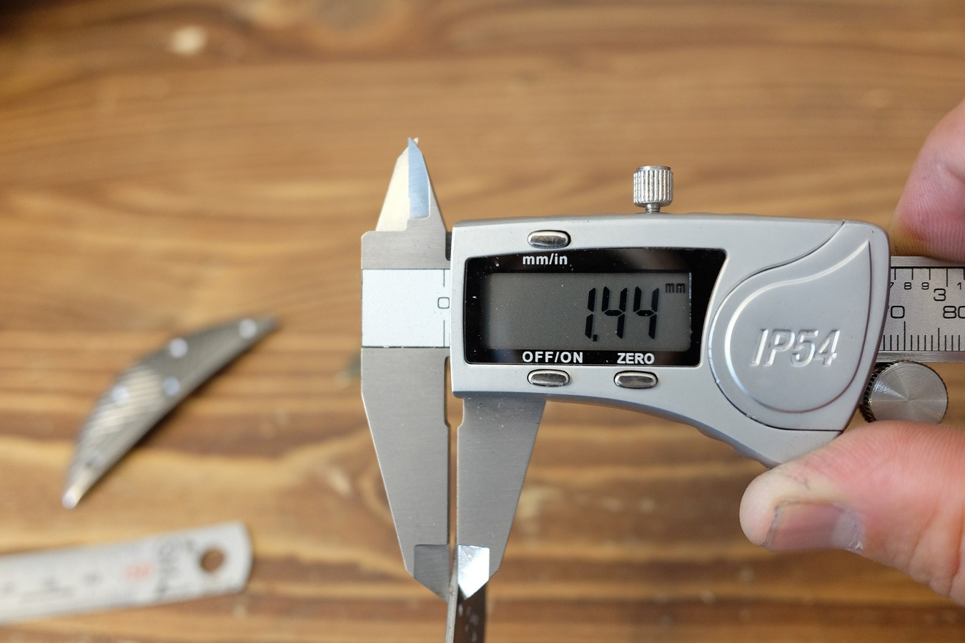 代替品ビンテージトゥスチールの厚さ