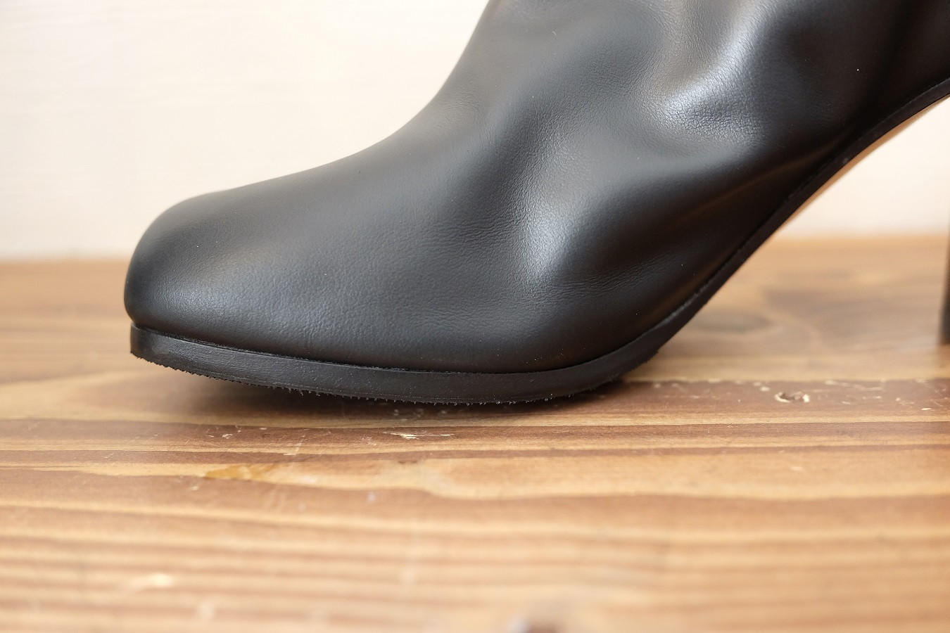 1㎜厚なのでサイドから見てもスッキリ