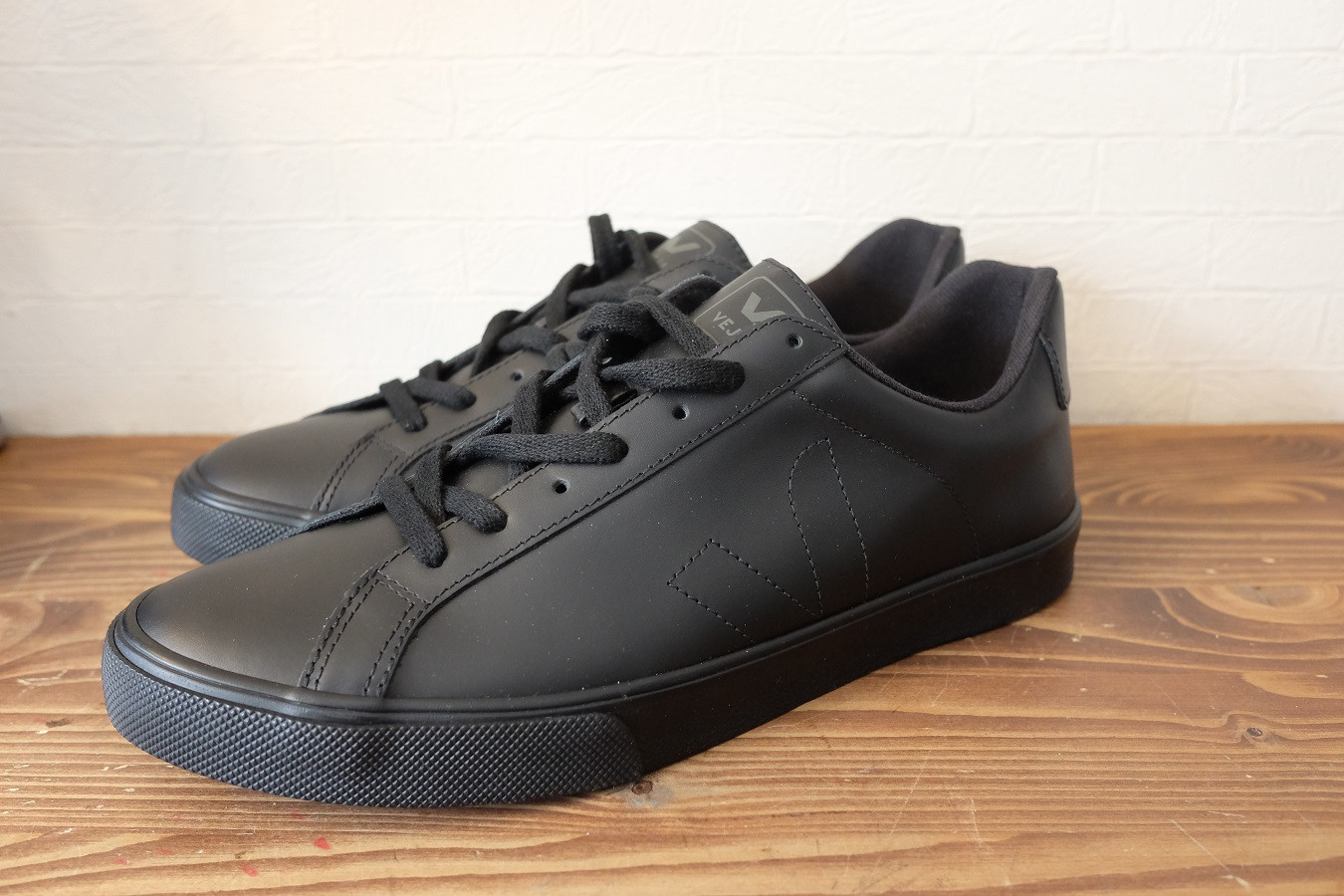 VEJA スニーカー｜新品のフラット底に全面ソール貼り