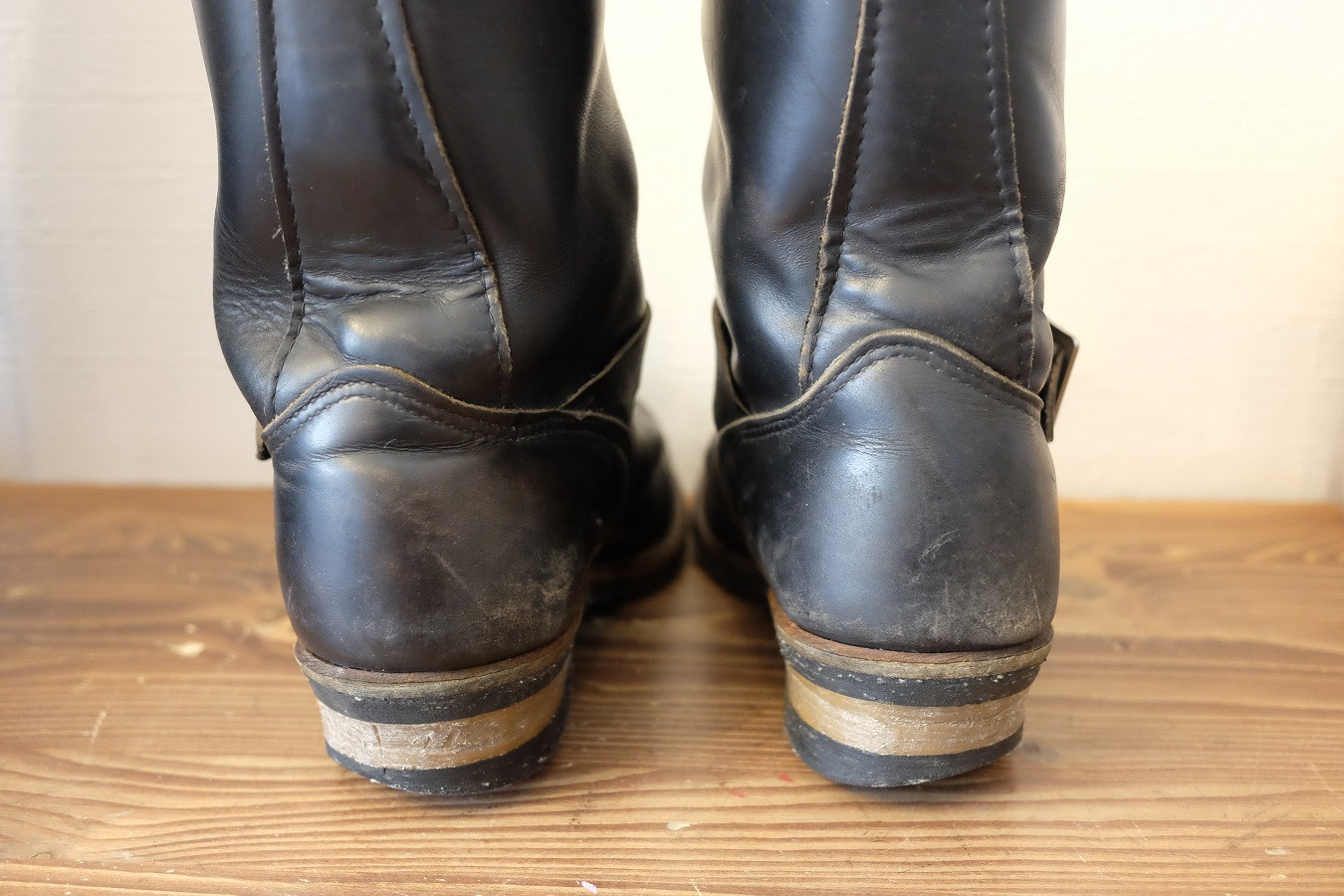 レッドウイングのエンジニアブーツを後ろから見た