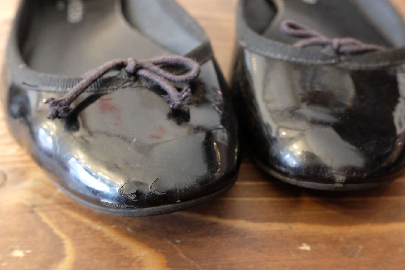 レペット バレエシューズ｜キズ 捲れたエナメルを補修