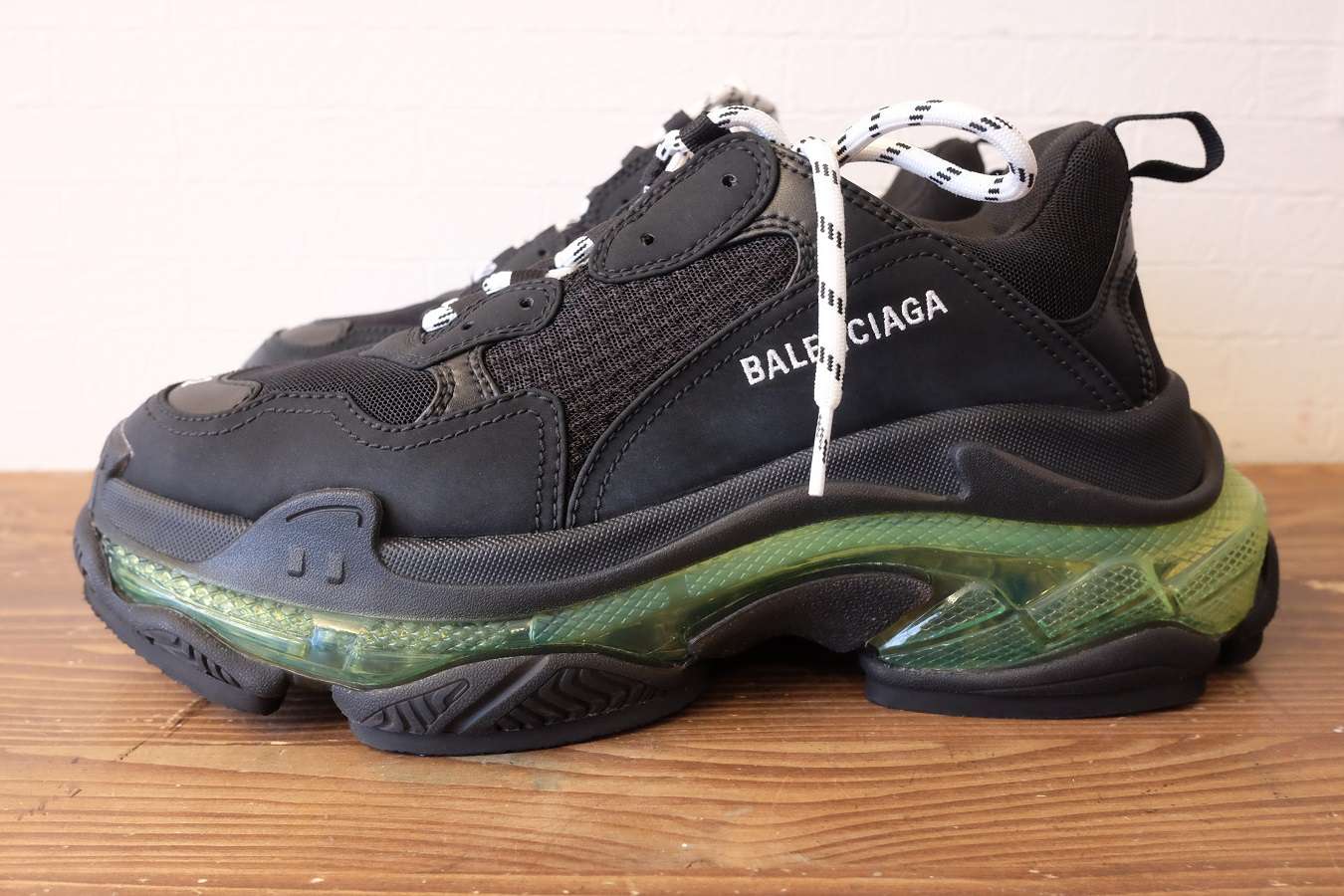 横から見たバレンシアガ トリプルS ソール補強