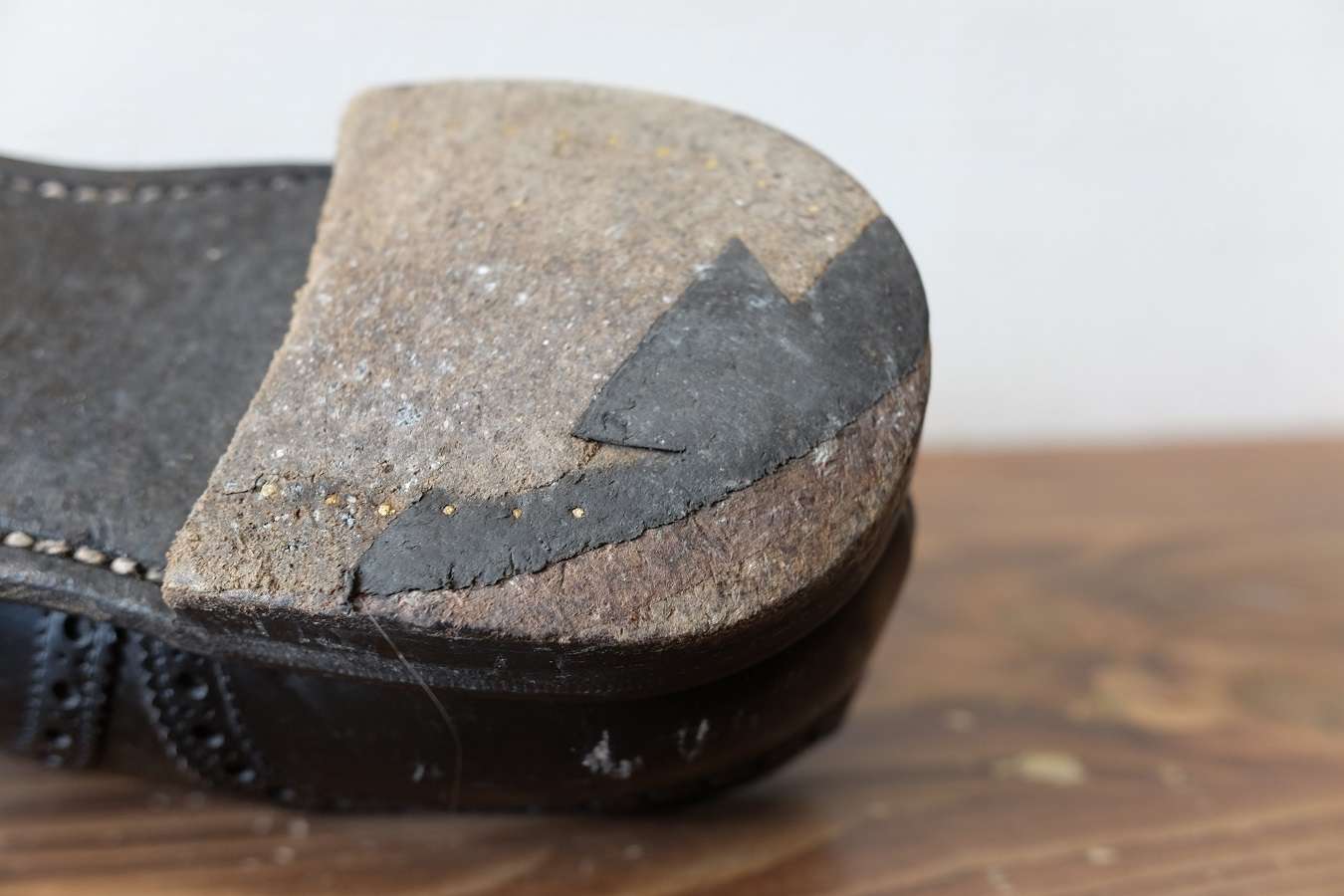 擦り減ったカカト