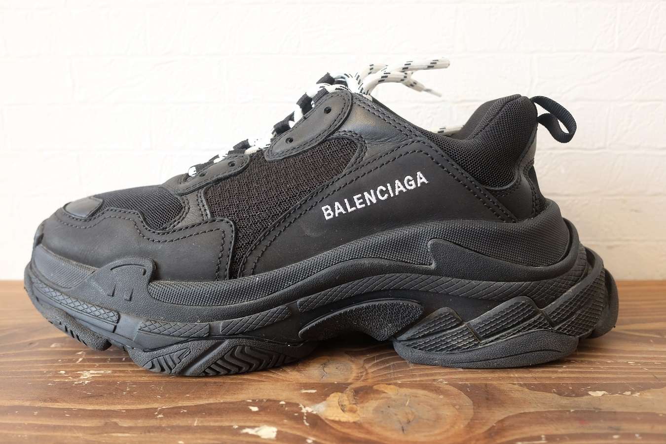 バレンシアガ トリプルＳ｜６つに分かれているソールを補強【岡山靴修理】