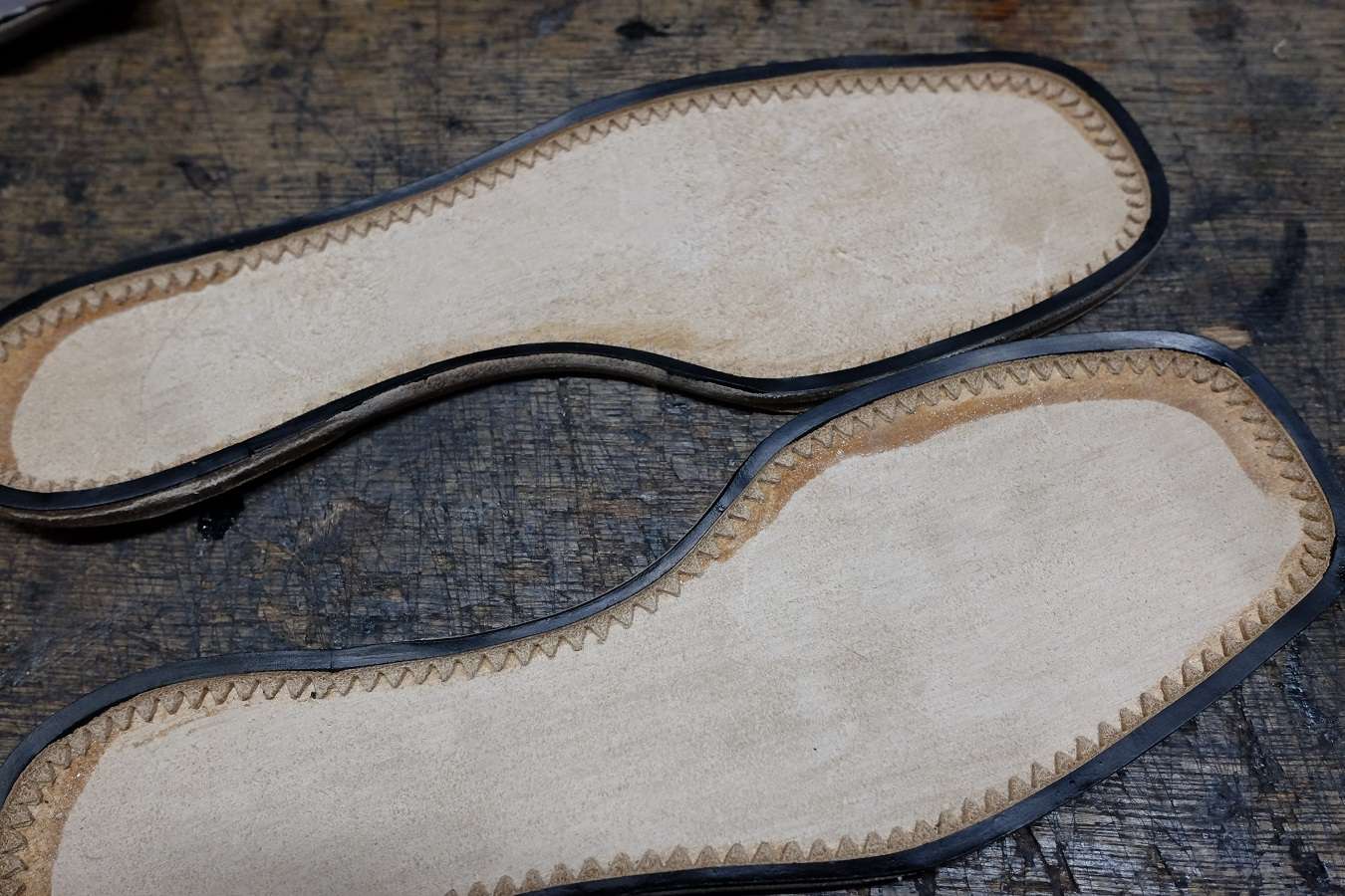 ウエルトを着色