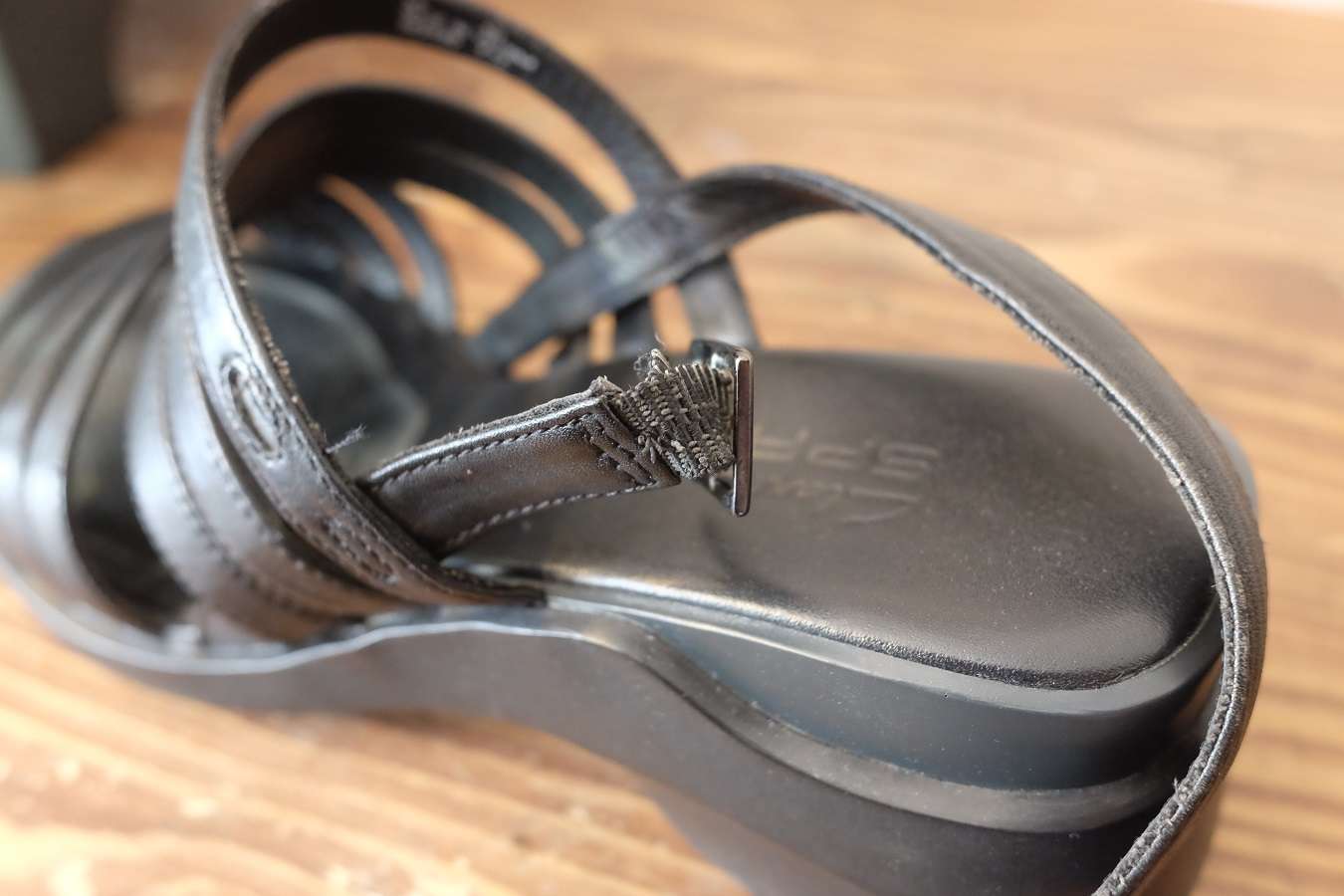 婦人サンダル｜ストラップ先端の伸びたゴム交換【岡山 修理工房kobbit】