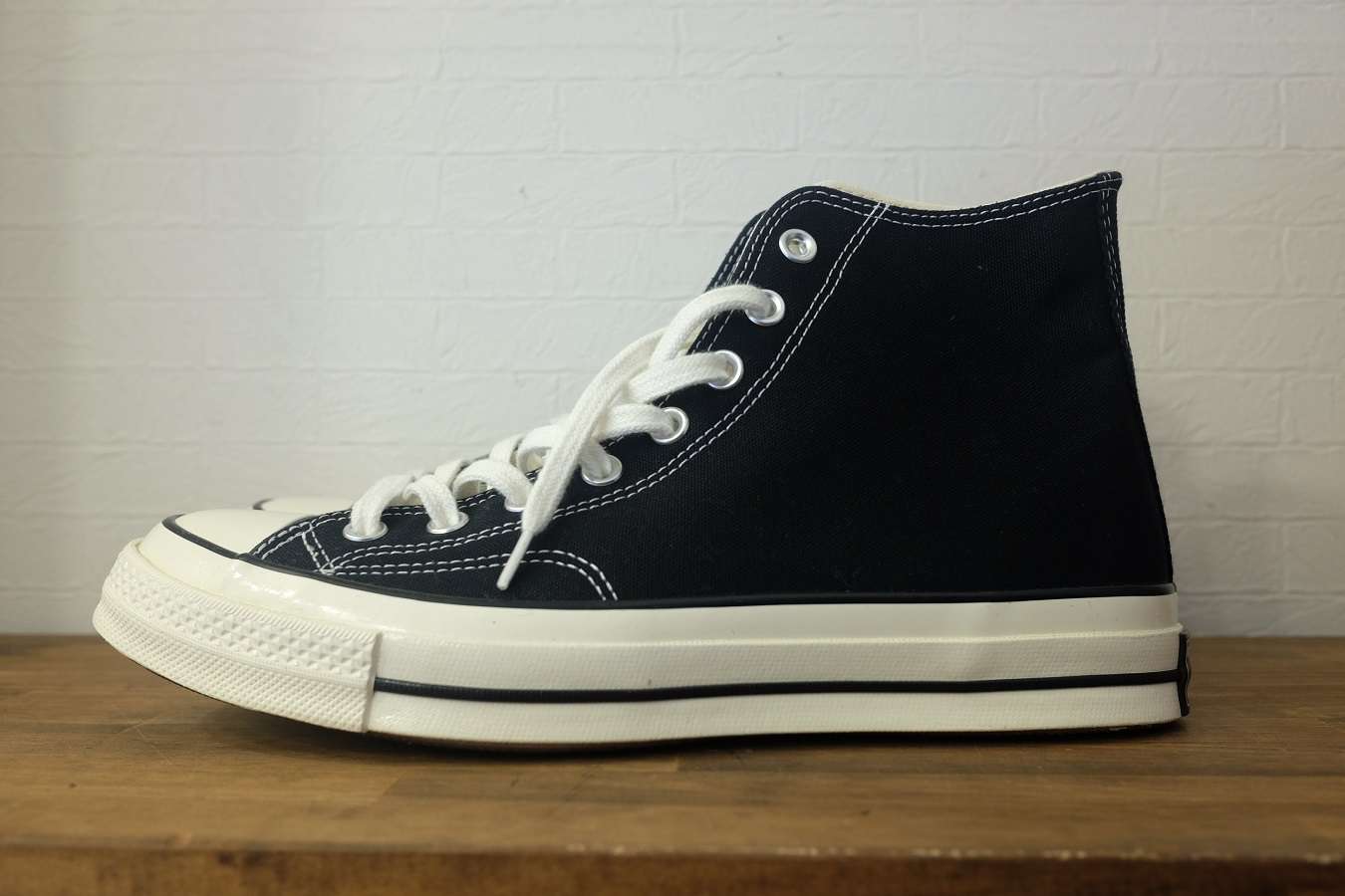 これで安心！スニーカーの靴底をビブラムソールで補強｜コンバース 岡山　