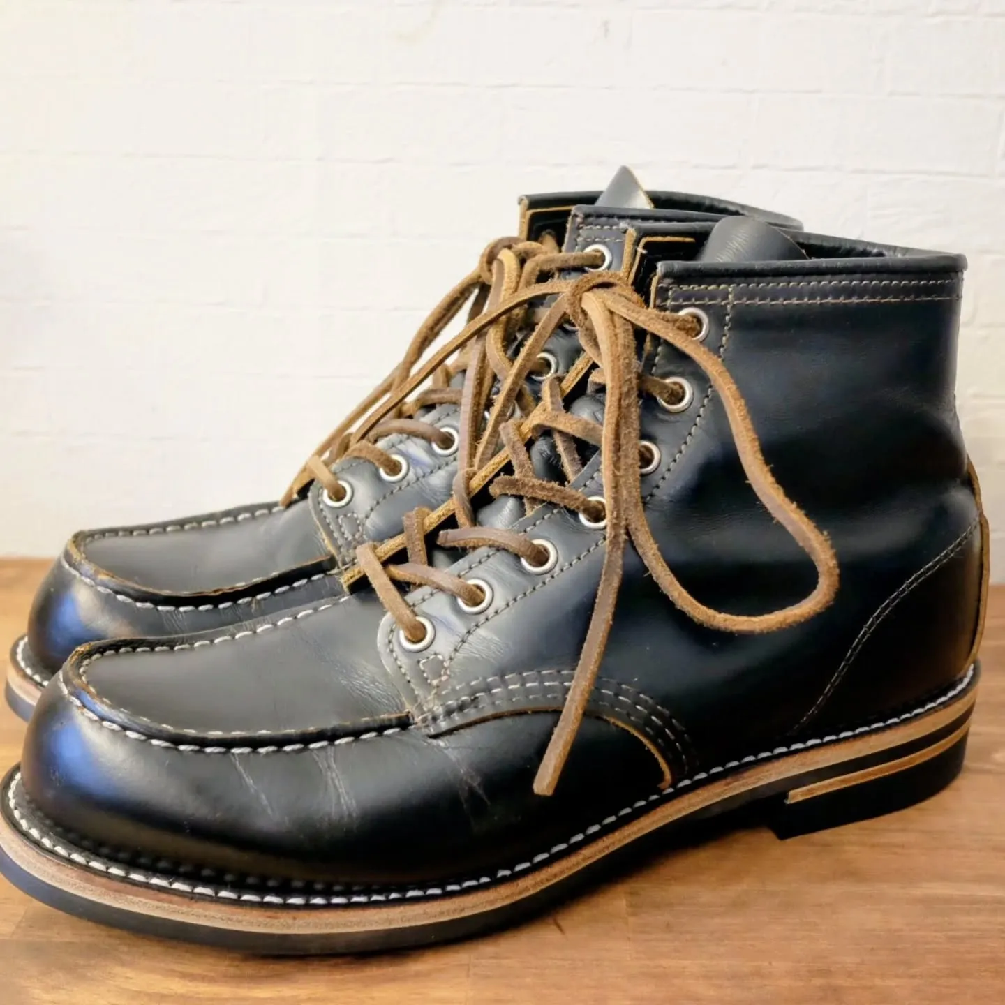 ​お客様のレッドウィングを、定番のホワイトソールからVibr...