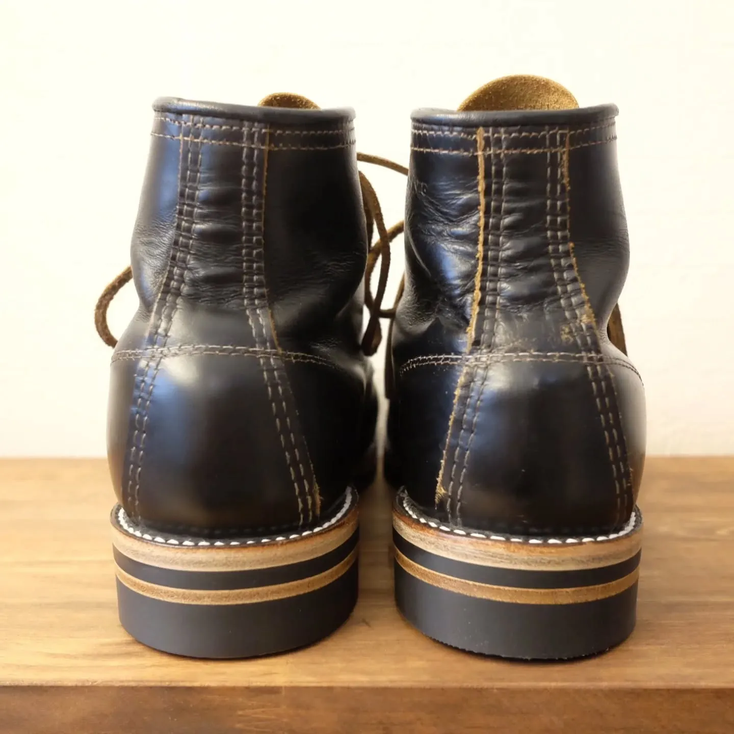 ​お客様のレッドウィングを、定番のホワイトソールからVibr...