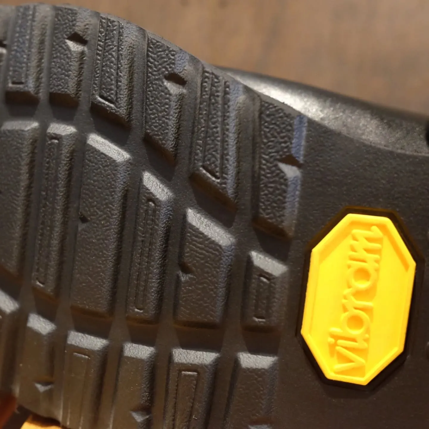 久しぶりに出したブランドストーン、ソールがボロボロに…😢