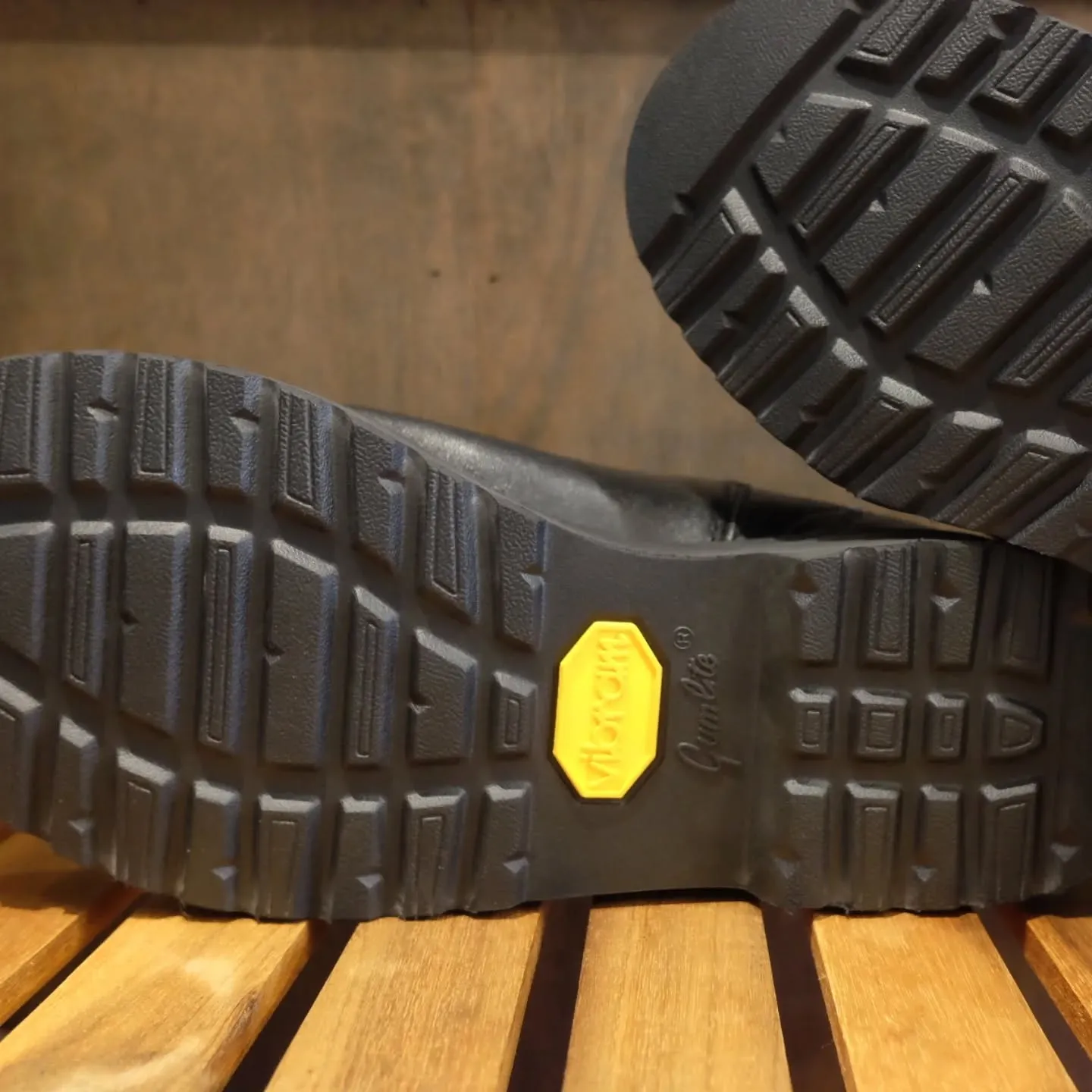 久しぶりに出したブランドストーン、ソールがボロボロに…😢