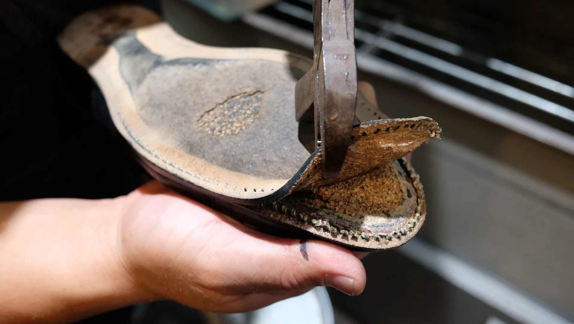 靴修理の注意点と岡山県岡山市で失敗しないためのポイントを徹底解説