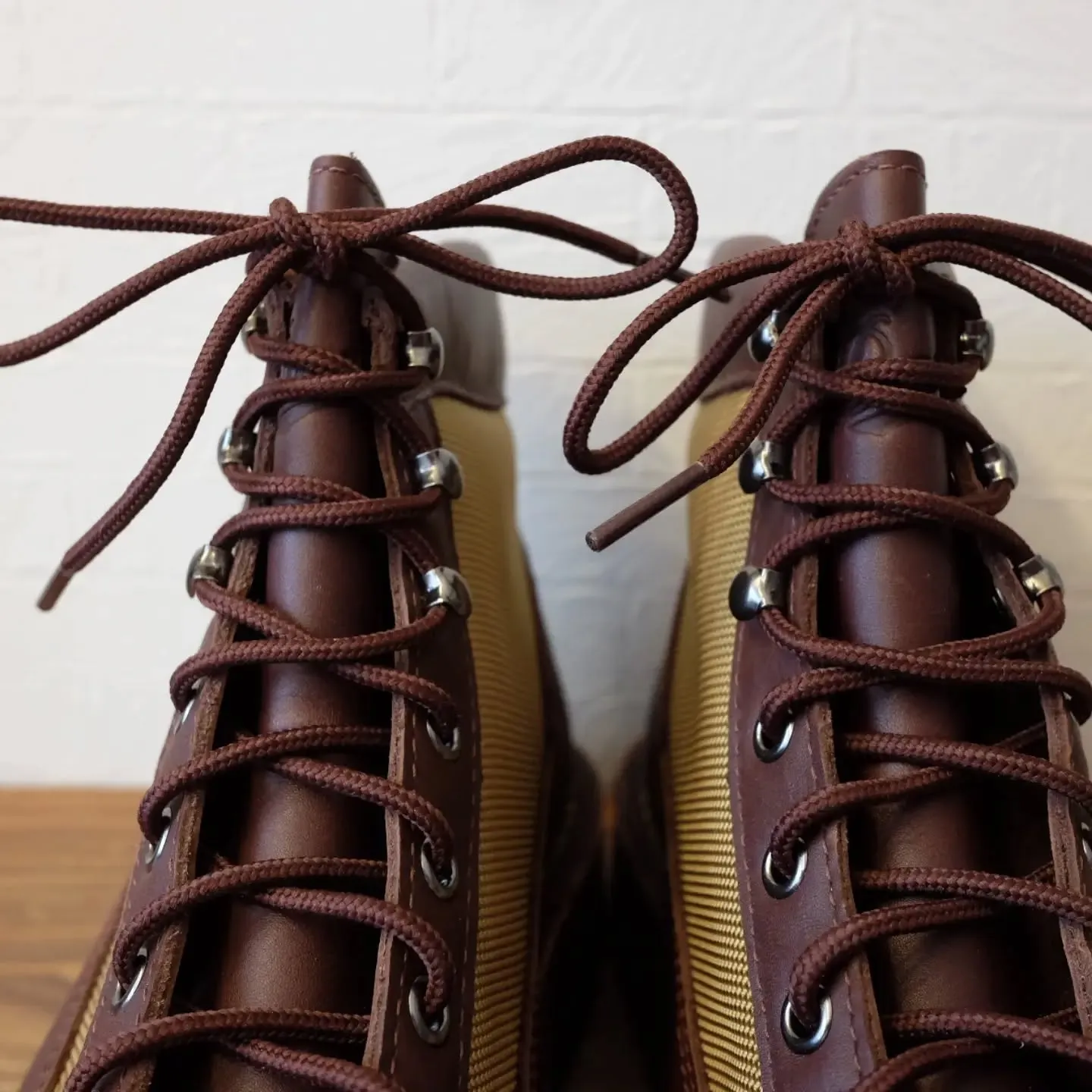 ダナー（Danner）のハトメを「引っ掛けフック」へカスタム...