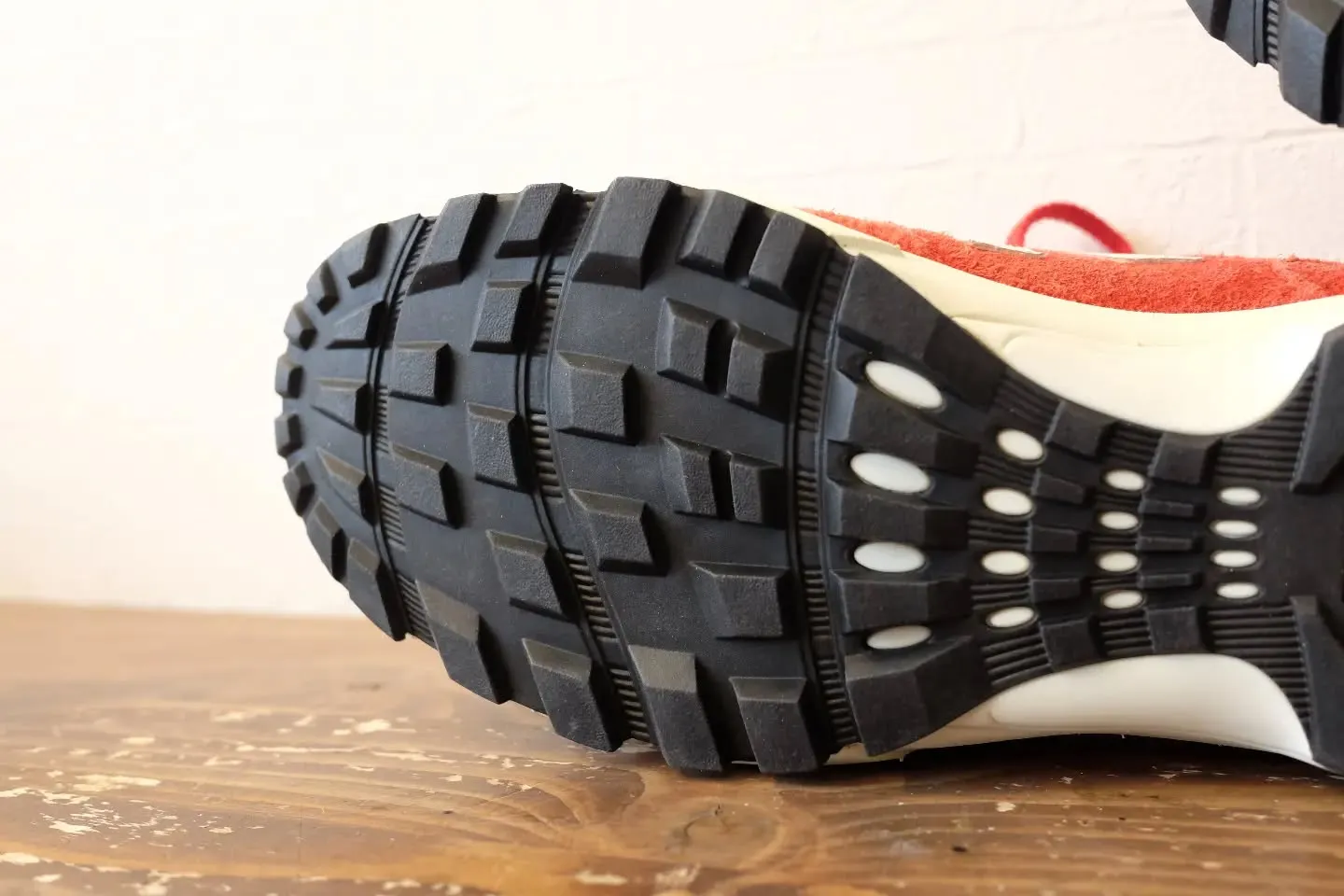 ニューバランス Vibram「フェルランニング」でオールソー...