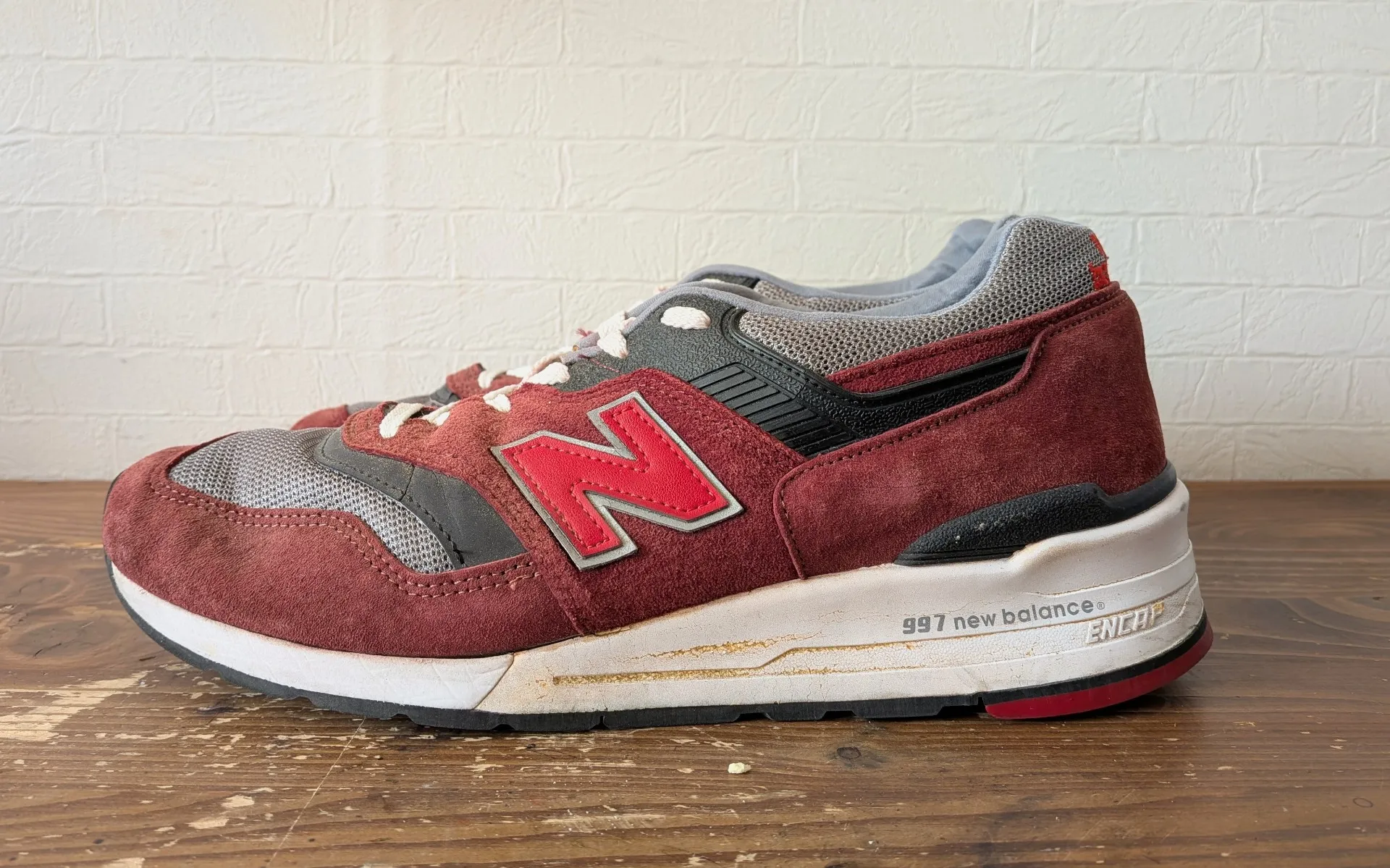 ニューバランスM997の加水分解したソールをビブラム「フェルランニング」でオールソール｜岡山 靴修理