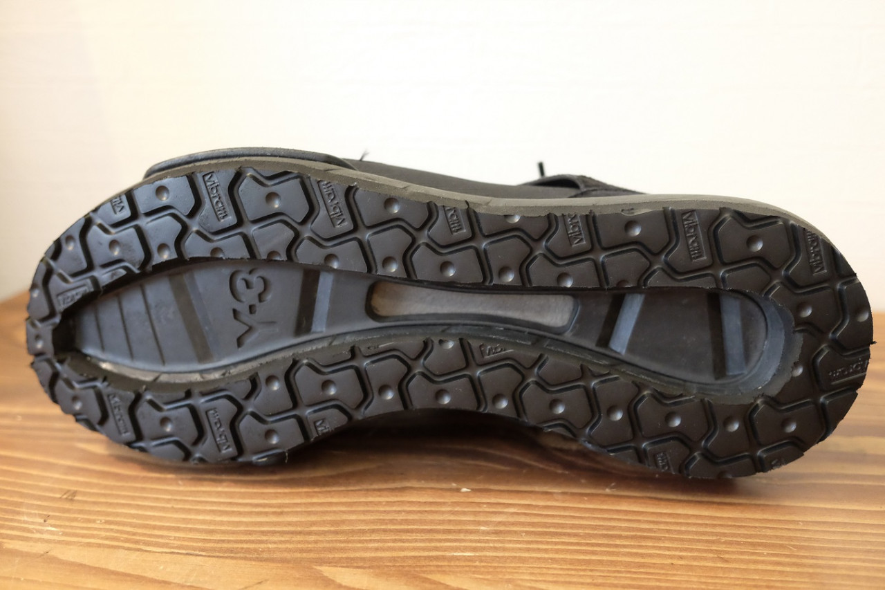 Y-3スニーカー 修理後 片足