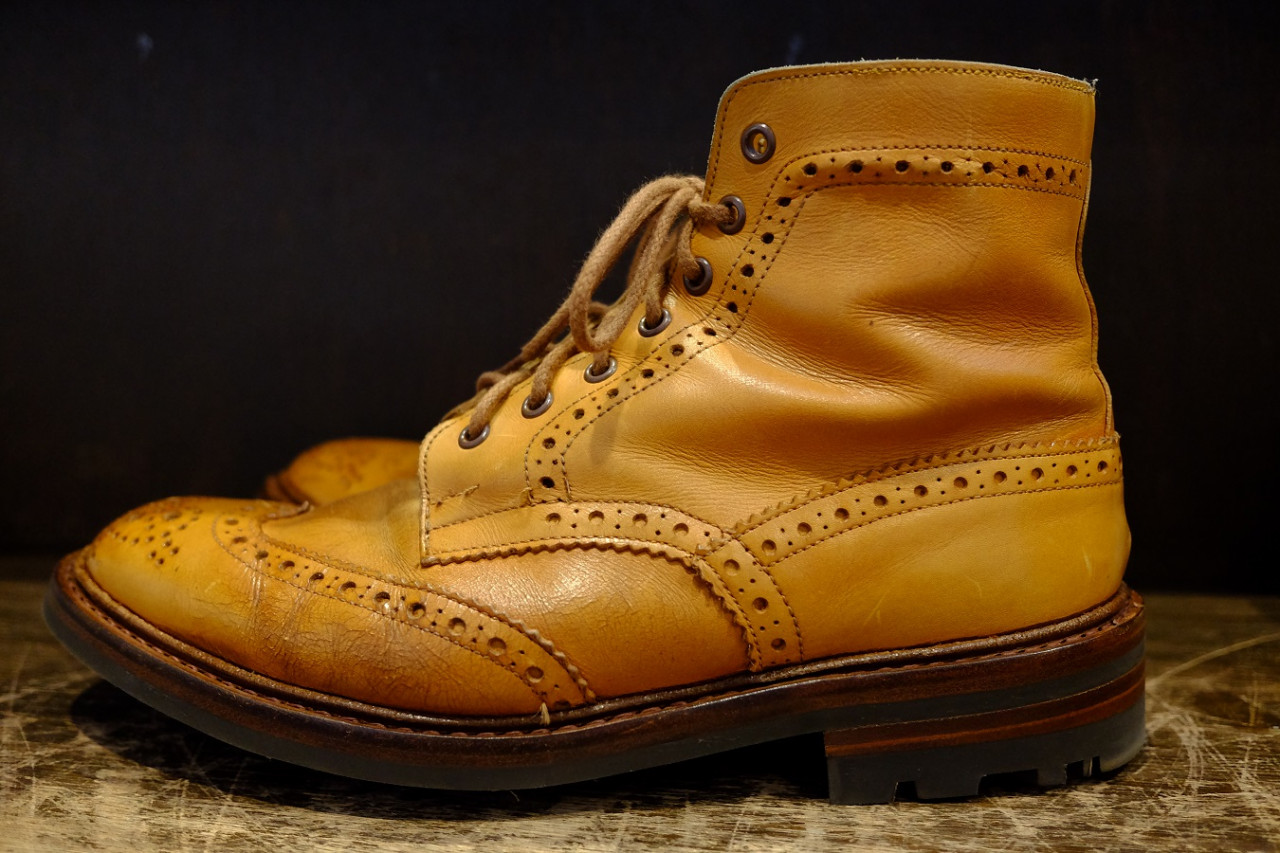 サイドから見たブーツ