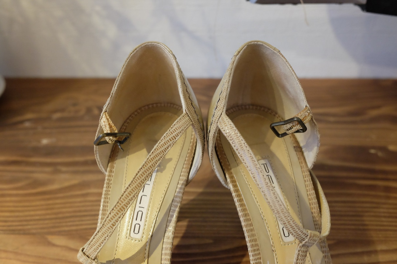 PELLICO(ペリーコ)｜伸びたバックルのゴム交換