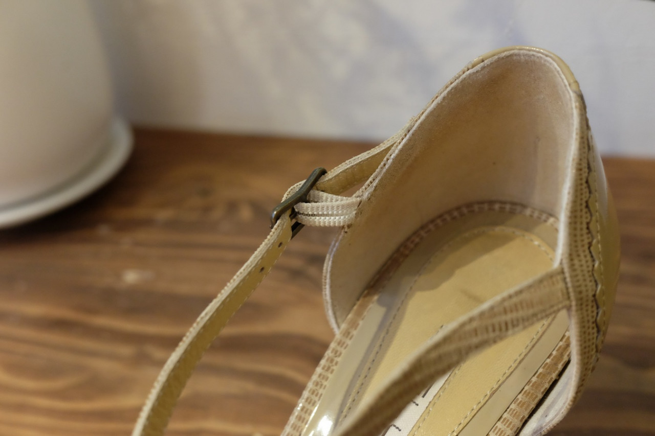 婦人Tストラップパンプスのゴム交換